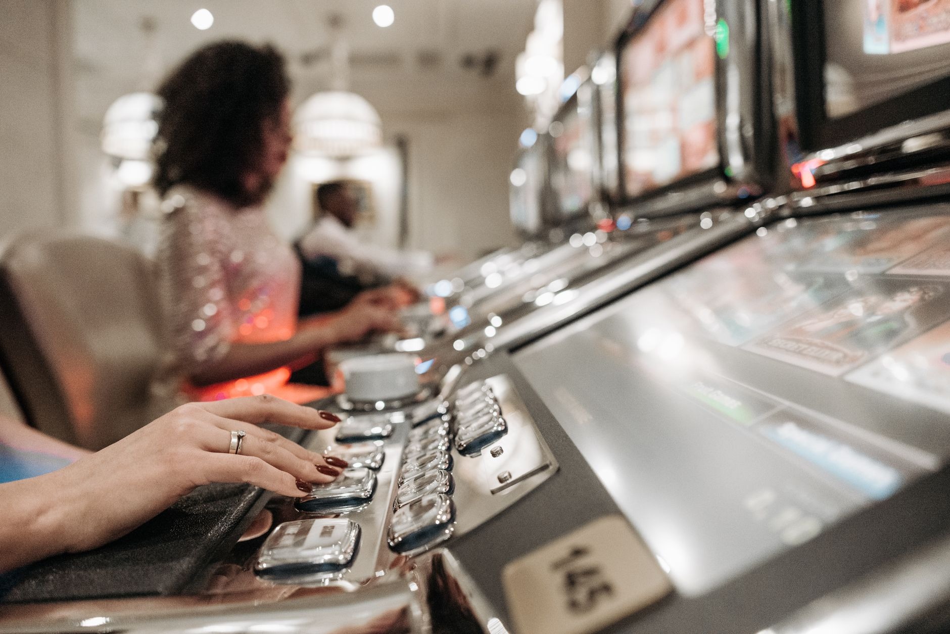 App UI mockup showing a live spin session