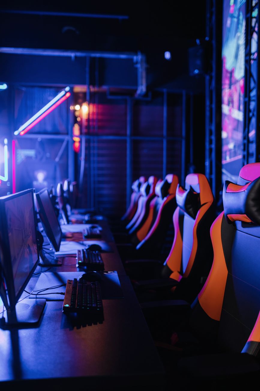 Ride — choose a themed arcade scene and spin at your own pace